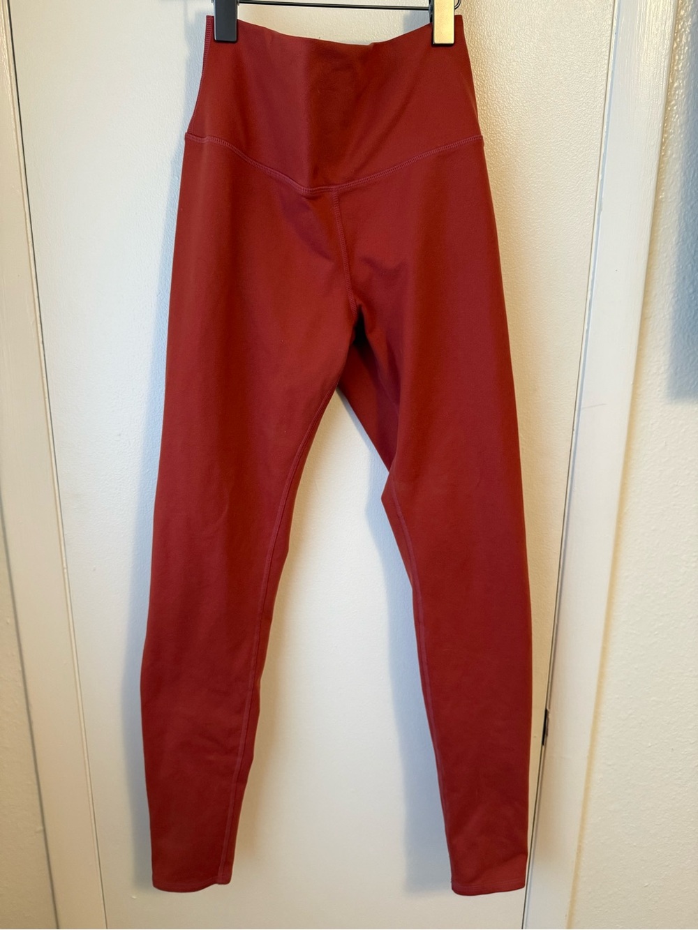 ALO High-Waist Leggings for Yoga or athletic activities and Athleisure